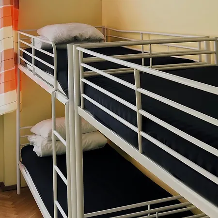Hostel Oliwka - Metro Swietokrzyska-3